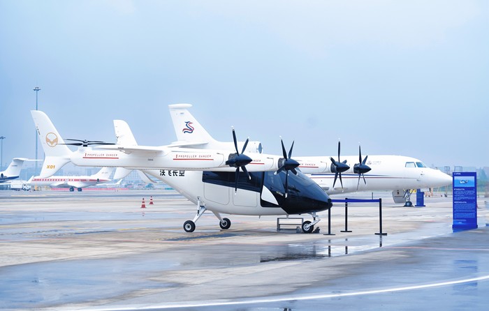 图2：成都fbo停机坪上展示“公务机 evtol”全新出行方式.jpg